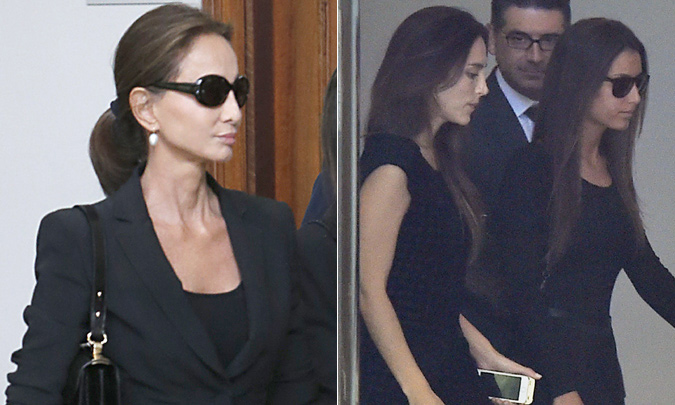 Isabel Preysler visita junto a sus hijas el cementerio en el primer aniversario de la muerte de Miguel Boyer 