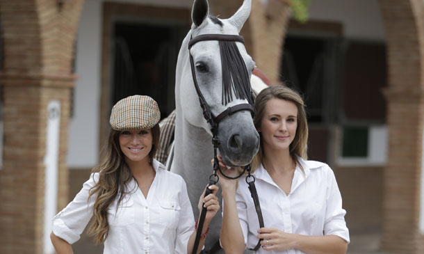 Marta González y Astrid Klisans comparten su pasión por los caballos en el Campeonato Nacional de Doma Vaquera