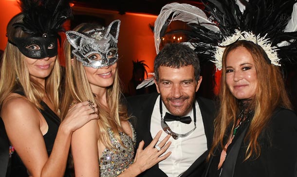 ¿Qué celebran Antonio Banderas y Nicole Kimpel en esta fiesta de máscaras?
