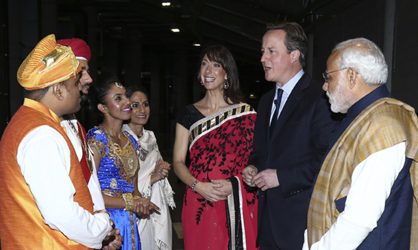 Samantha Cameron, con sari y bindi para recibir al primer ministro indio
