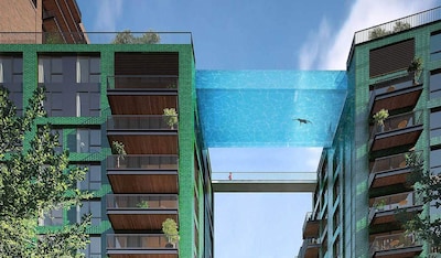 Una piscina… para volar entre edificios