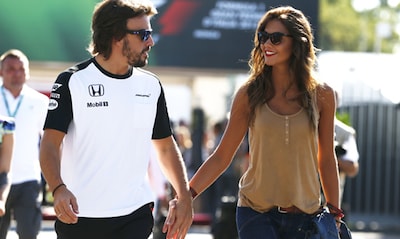Lara Álvarez y Fernando Alonso cuentan los días para su esperado reencuentro