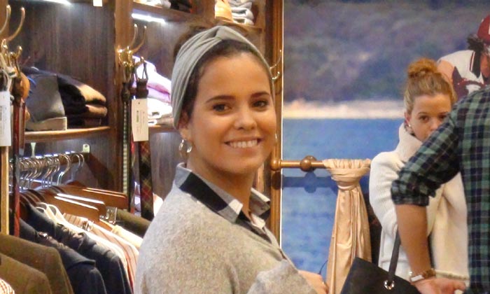 Gloria Ortega se pone manos a la obra en su nueva tienda de moda