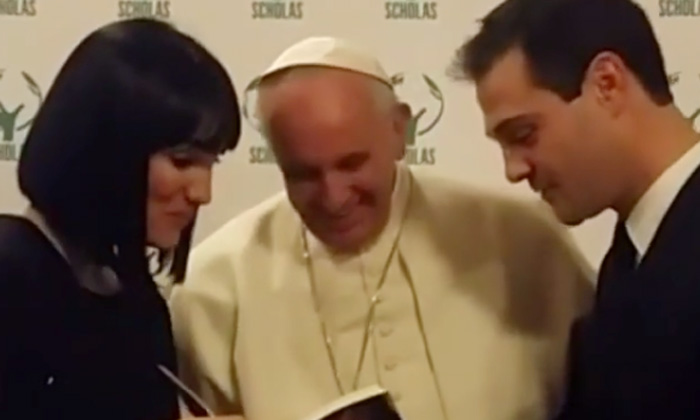 El divertido encuentro de Irene Villa y su marido con el Papa