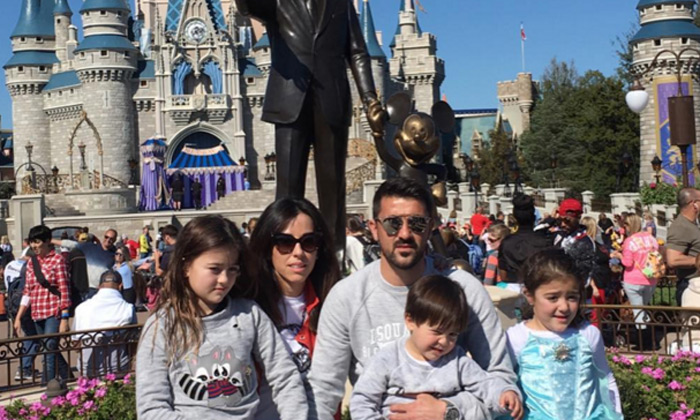 David Villa y su familia conocen a las princesas Disney