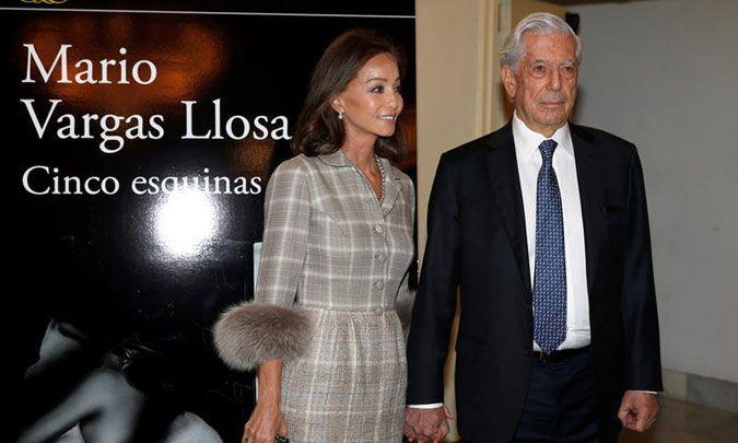 Mario Vargas Llosa presenta su novela 'Cinco Esquinas' con el apoyo de Isabel Preysler