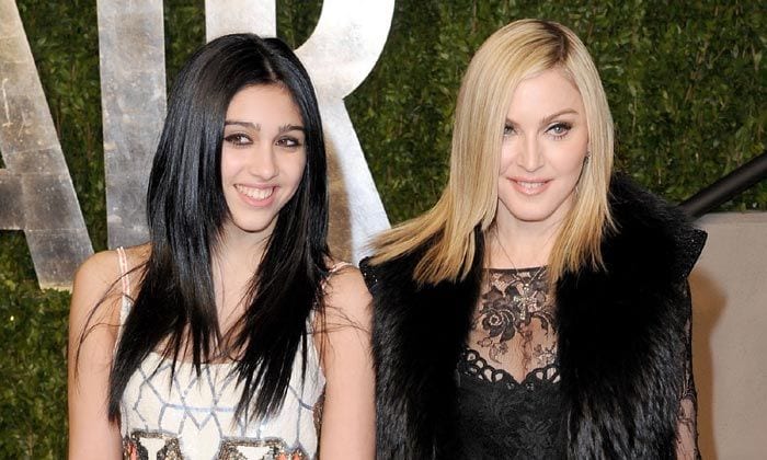 Lourdes ejerce de hermana mayor y trata de reconciliar a su madre Madonna con su hermano Rocco