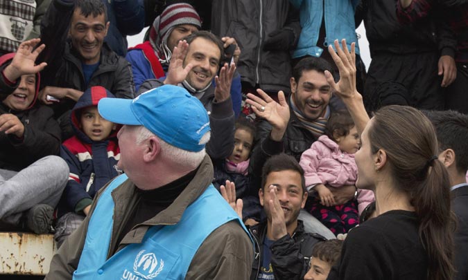 Angelina Jolie y George Clooney, impresionados con las dramáticas historias de los refugiados