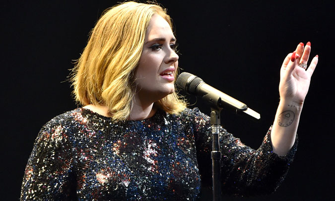 El hijo de Adele, protagonista de su concierto más emotivo: ‘¡Te quiero tanto, cacahuete!’