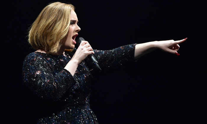 El hijo de Adele, protagonista de su concierto más emotivo: ‘¡Te quiero tanto, cacahuete!’
