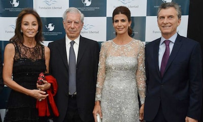 Isabel Preysler y Mario Vargas Llosa, cena benéfica con el presidente de Argentina y su mujer y después al teatro