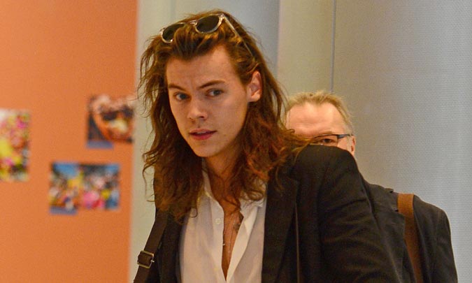 Harry Styles corta por lo sano y cambia de imagen