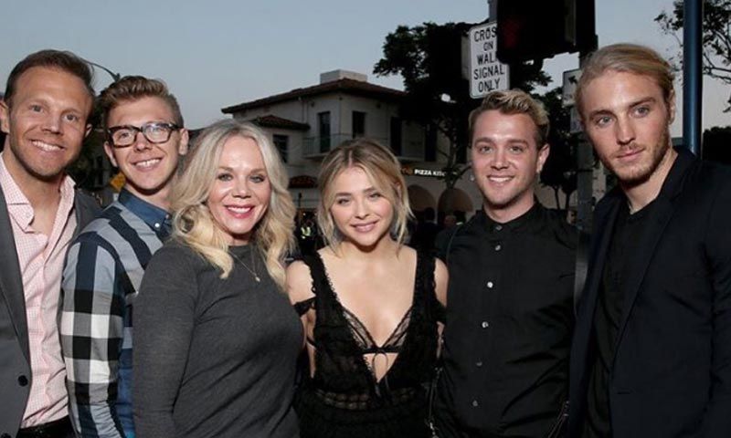 Chloe Moretz, tan familiar como Brooklyn Beckham
