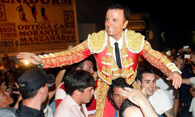 José Ortega Cano vuelve a vestirse de luces arropado por su familia