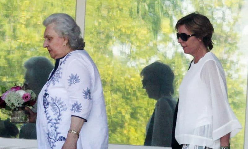 La infanta Pilar y Simoneta Gómez-Acebo visitan a Andrea Pascual y su bebé en el hospital