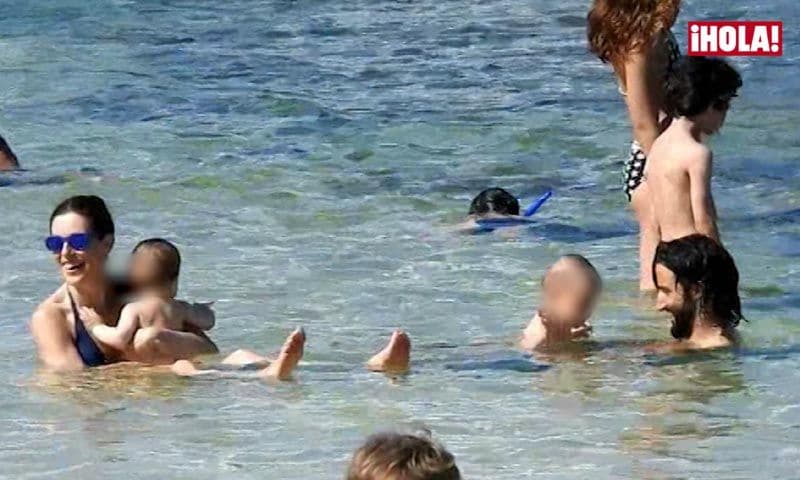 En vídeo: Raquel Sánchez Silva, puro amor con sus hijos en Ibiza