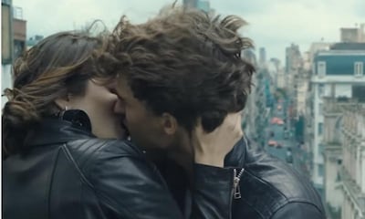 El primer beso de Tini y Pepe Barroso Jr., en el vídeoclip en el que se conocieron