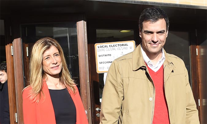 El ramo de flores que cada semana envía Pedro Sánchez a su esposa y otros detalles románticos de los políticos