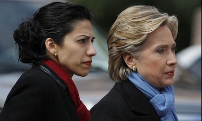 El escándalo persigue a la principal asesora de Hillary Clinton