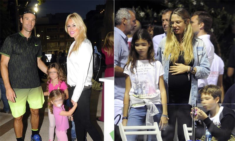 Carolina Cerezuela y Martina Klein animan en familia a Carlos Moyá y Álex Corretja