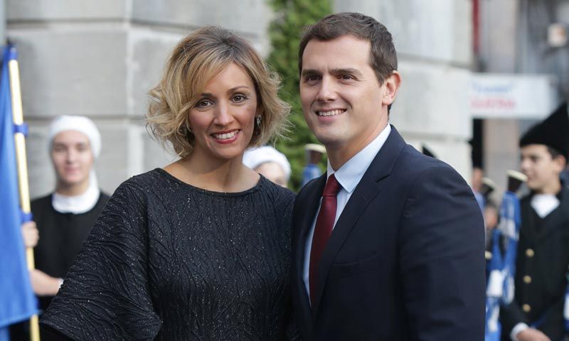 Beatriz Tajuelo, novia de Albert Rivera, se pone romántica en Twitter