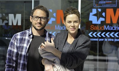 Amelia Bono sale del hospital con su cuarto hijo, Jaime