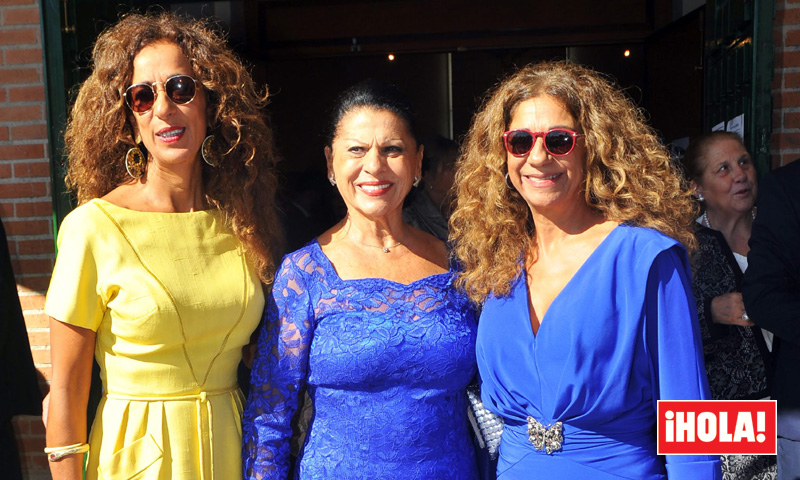 Lolita, Rosario y Carmen Flores