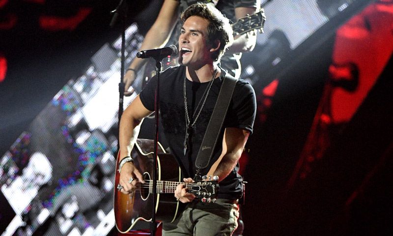 Andrés Ceballos, cantante de DVICIO, pide perdón por su error en los Grammy Latinos