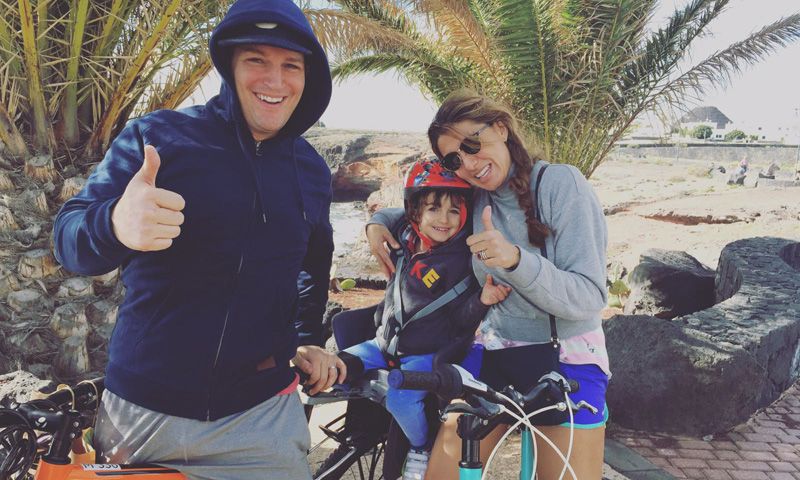 Manu Tenorio, días de bici y sol en familia en Lanzarote