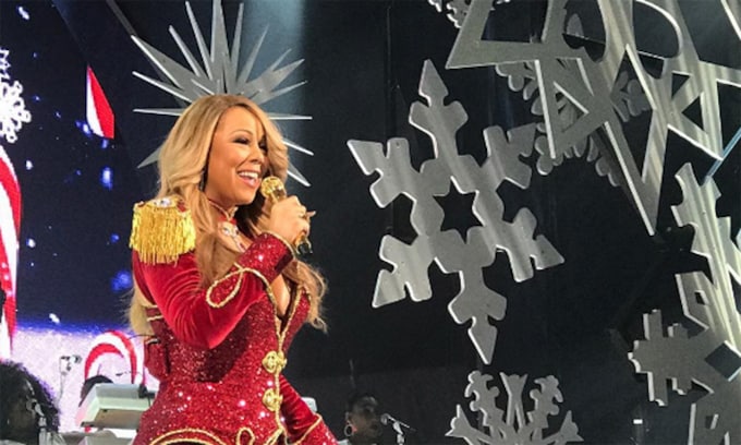 No te pierdas a Mariah Carey cocinando por Navidad… ¡al ritmo de su propio villancico!