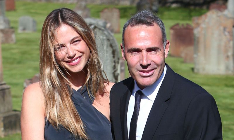 PRIMICIA: Martina Klein y Alex Corretja, padres de una niña llamada...