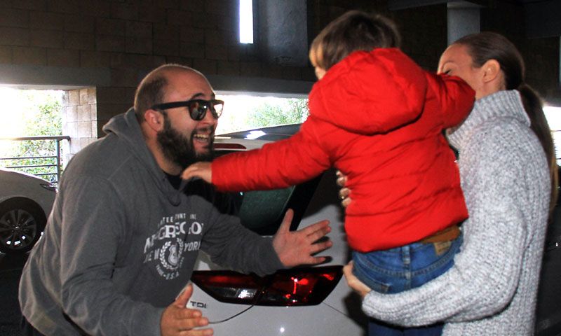 Kiko Rivera y Jessica Bueno coinciden en el aeropuerto tras su último enfrentamiento