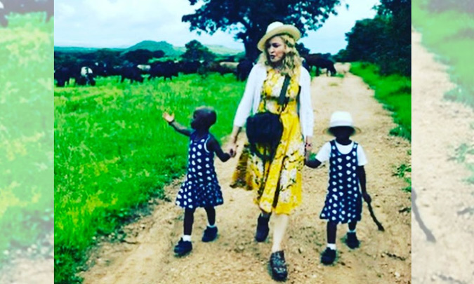 La fotografía con la que Madonna confirma la adopción de dos niñas de Malawi