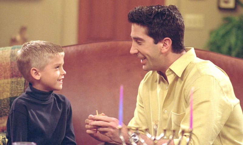 ¿Te acuerdas del hijo de Ross en 'Friends'? ¡Ni te imaginas cómo ha cambiado!