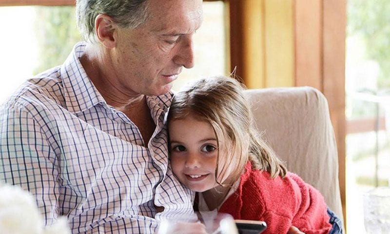 Antonia, la hija del Presidente y la Primera Dama de Argentina, acompaña a sus padres en su visita a España