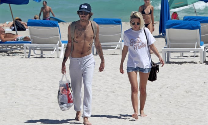 Ana Fernández convierte su viaje de trabajo a Miami en unas divertidas vacaciones con su novio, Adrián Roma
