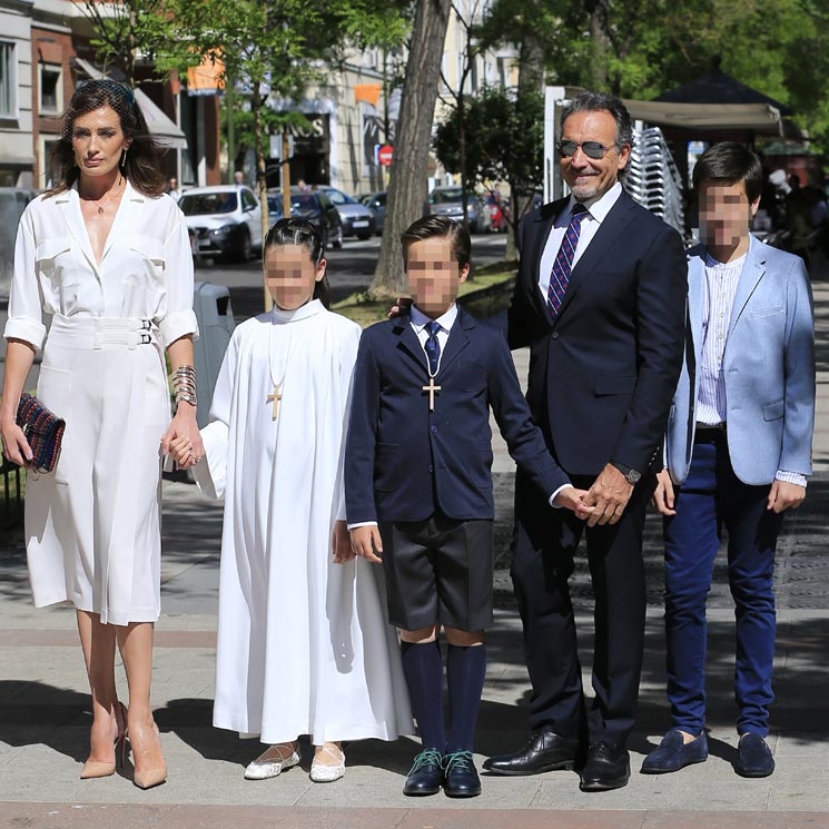  Nieves Álvarez y Marco Severini, juntos en la comunión de sus hijos Bianca y Brando 