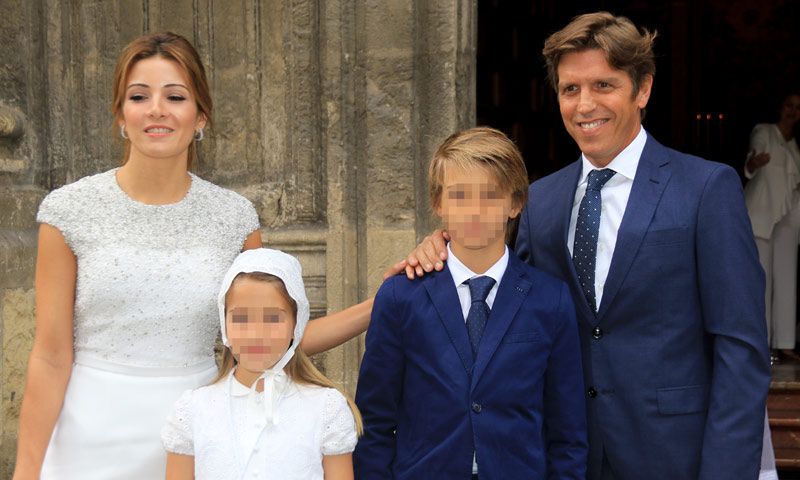 Manuel Díaz y Virginia Troconis celebran la Primera Comunión de su hija Triana