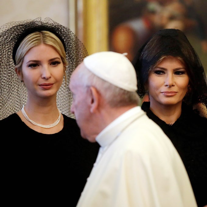 Fotogalería: Desde el original velo de Ivanka hasta el intercambio de regalos, los Trump frente al Papa