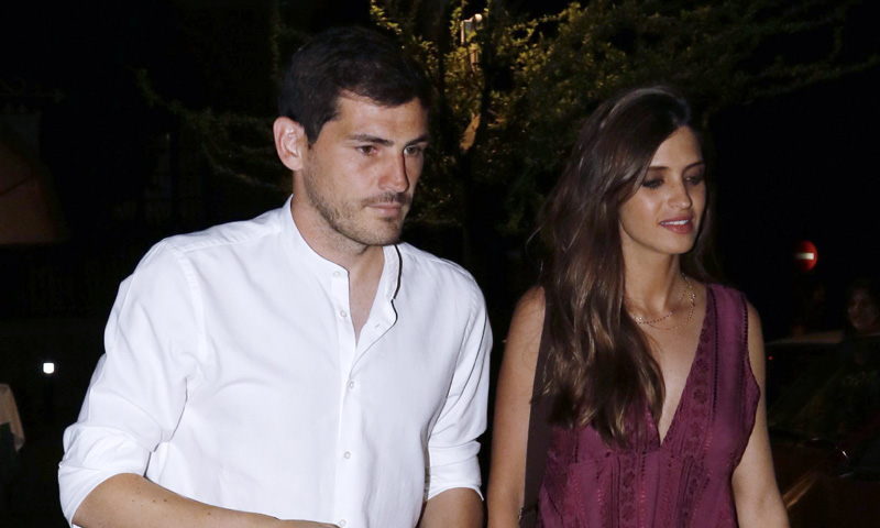 Iker Casillas y Sara Carbonero comienzan sus vacaciones con una gran fiesta en Navalacruz