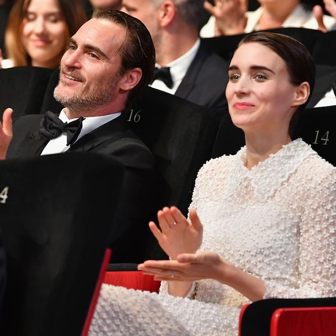 Rooney Mara y Joaquin Phoenix hacen oficial su noviazgo