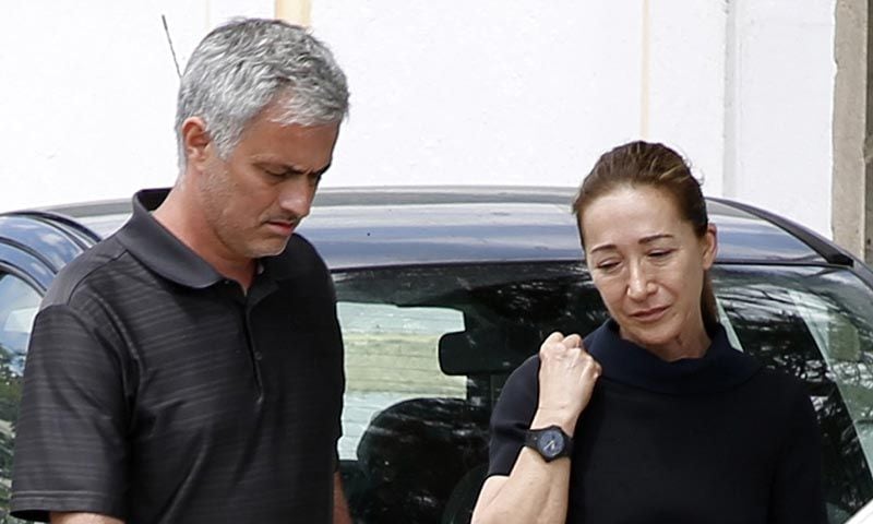 El entrenador José Mourinho, destrozado por la muerte de su padre