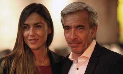 En ¡HOLA!, Imanol Arias e Irene Meritxell, el beso de una sorprendente segunda oportunidad