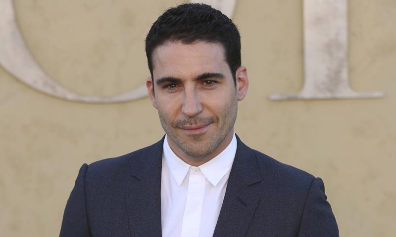 En ¡HOLA!, Miguel Ángel Silvestre, de nuevo enamorado: fotografiado por primera vez en España junto a Albania Sagarra