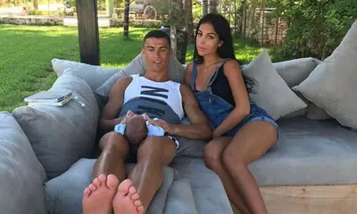 Cristiano Ronaldo comparte su imagen más familiar con Georgina y uno de sus mellizos