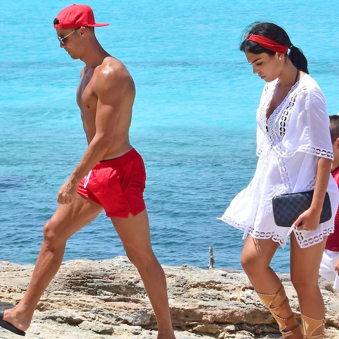 Cristiano Ronaldo y Georgina, coordinación total también en la playa