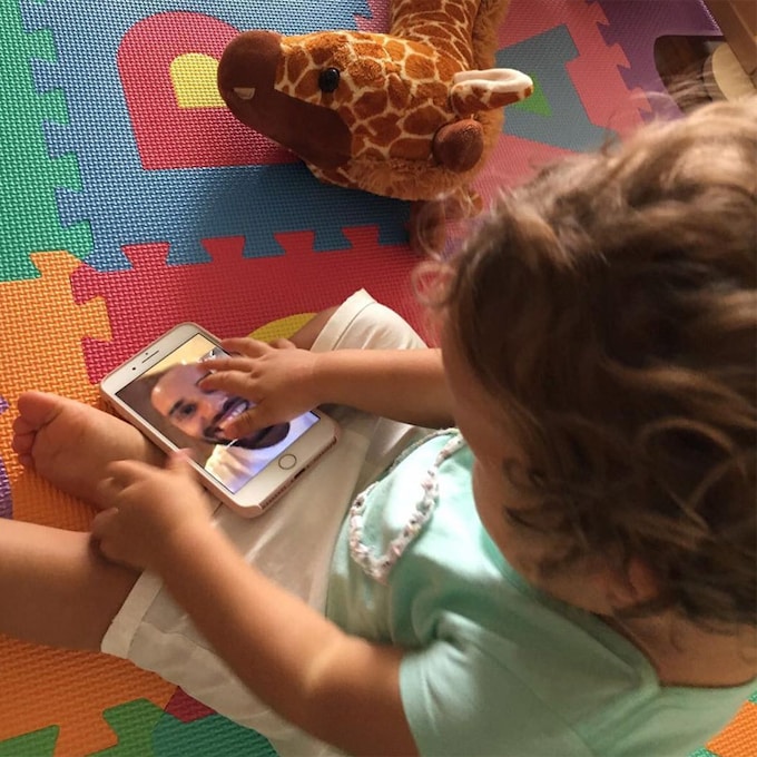 ¡Hola papi! Malena Costa comparte la tierna videollamada (China-España) de Mario Suárez y su hija Matilda