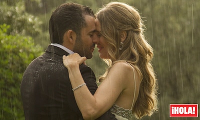 Primicia: Carola Baleztena y Emiliano Suárez, las románticas imágenes de la ceremonia de su compromiso matrimonial