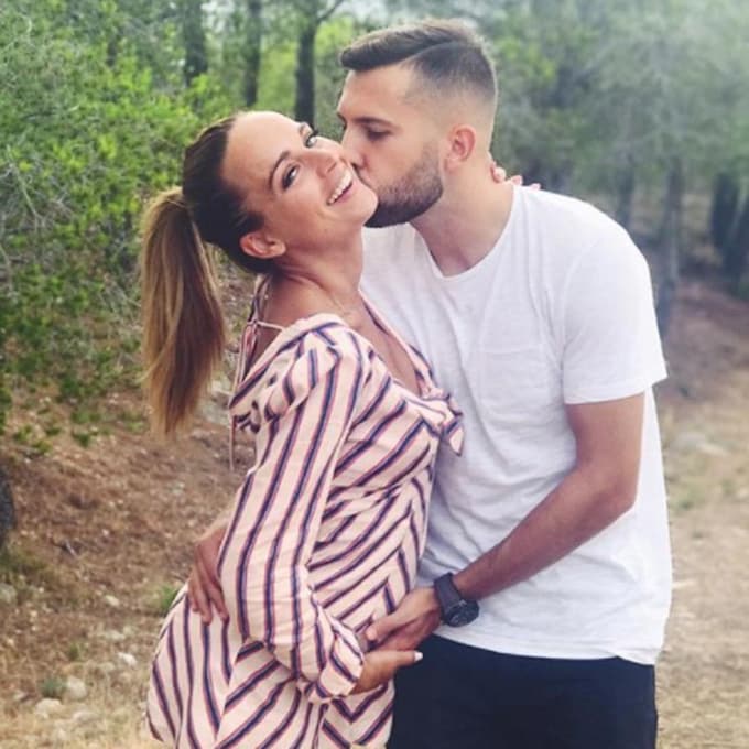 El azulgrana Jordi Alba y su novia Romarey Ventura esperan su primer hijo