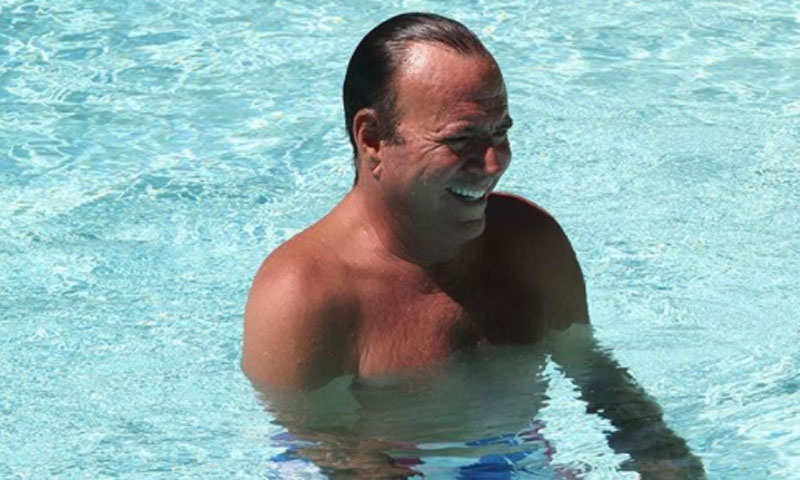 Julio Iglesias se despide de sus vacaciones en Marbella